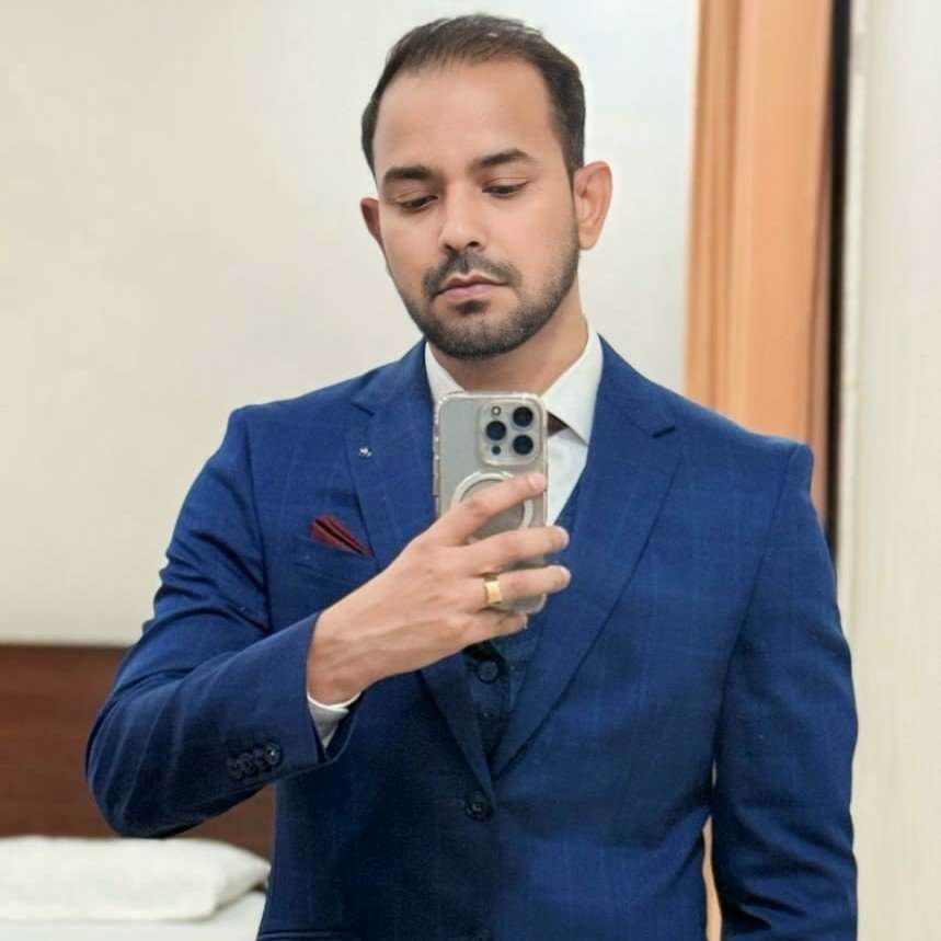 8890319 3668 medium large