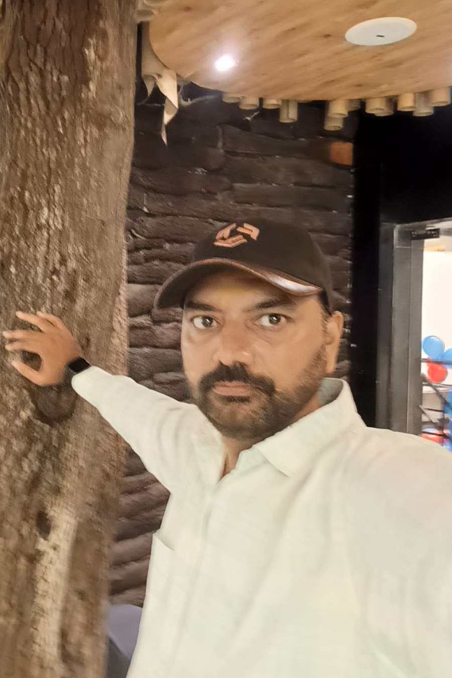 89434978 7152 medium large