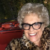 Jennifer lovia 's photo