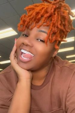 Jessica Earl 's photo