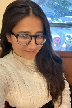 Divya Sharma's photo